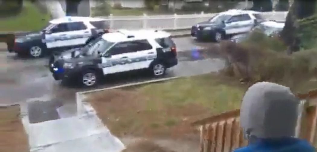 Boston Une Equipe De Policiers Chante Joyeux Anniversaire A Un Petit Garcon Avec Le Megaphone De Leur Voiture Tuxboard