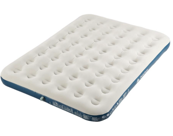 Decathlon cartonne avec son matelas gonflable qui va transformer vos nuits