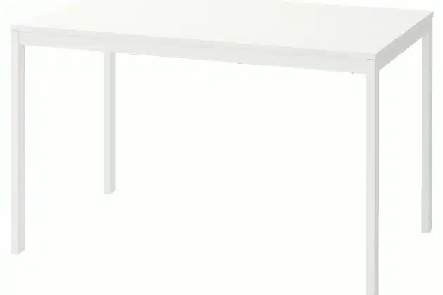 Ikea cartonne avec sa table extensible design et très pratique pour les petits salons