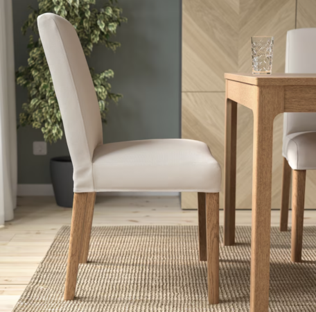 Ikea dévoile les chaises les plus élégantes pour votre diner de réveillon