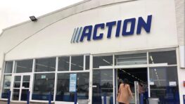 Action: bonne nouvelle des nouveaux magasins ouvrent à Paris et offrent des emplois