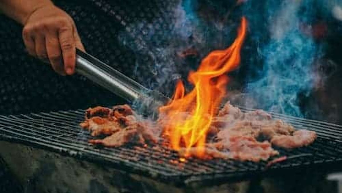 L’astuce géniale pour allumer facilement un barbecue au charbon de bois