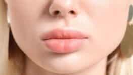 L'astuce pas chère de Anne Hathaway pour avoir des lèvres pulpeuses