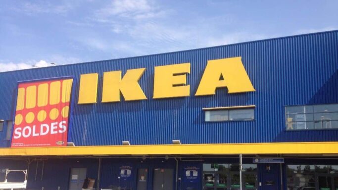 Le trône du roi revient chez Ikea et c'est un énorme carton