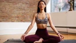 4 exercices de yoga pour éliminer la graisse des bras en 1 semaine