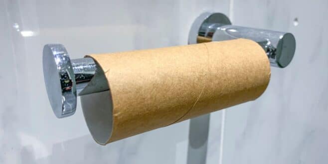 L'astuce pour nettoyer les portes coulissantes avec un tube de papier toilette