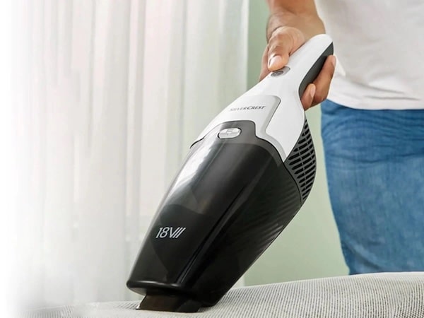 L'aspirateur Lidl 2 en 1 pour nettoyer le sol et le canapé facilement