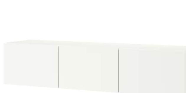 Ce meuble TV blanc IKEA possède de nombreux rangements-article