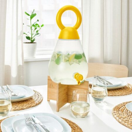 Ikea tient l'accessoire parfait pour servir toutes vos boissons fraîches à table