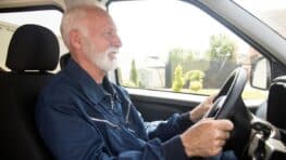 Conducteurs seniors: des tests d'aptitude obligatoires pour continuer à conduire en France ?