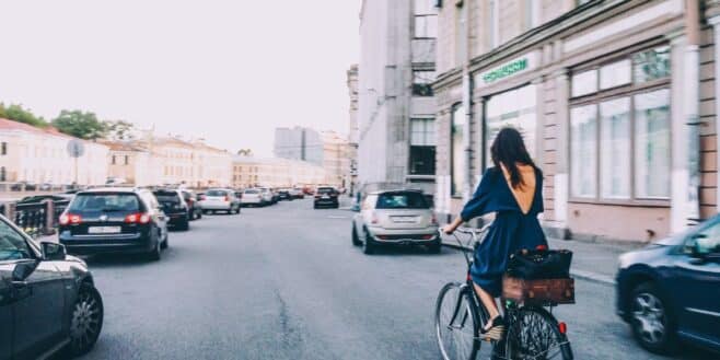 La ligne continue peut être franchie pour dépasser un vélo ?