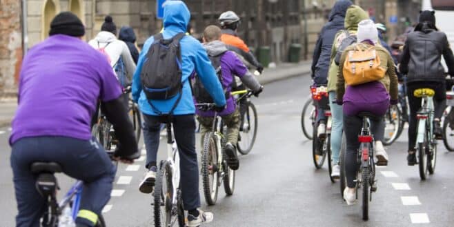 Ce geste que tout le monde fait à vélo peut vous coûter 135 euros d'amende