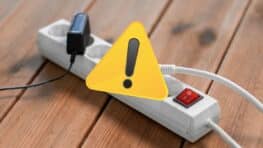 Ces dangers que vous risquez si votre chargeur est branché dans le vide