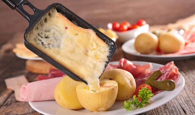 Cette astuce pour manger une raclette sans risque selon Jimmy Mohamed