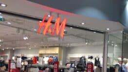 H&M élimine toute la concurrence avec la plus belle robe pour les fêtes de fin d'année