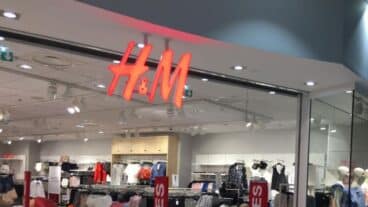 H&M élimine toute la concurrence avec la plus belle robe pour les fêtes de fin d'année