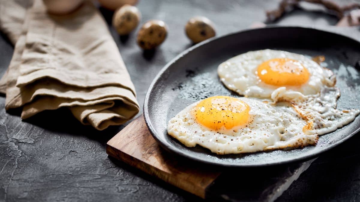 La meilleure technique pour bien cuire un œuf au plat en seulement 1 minute