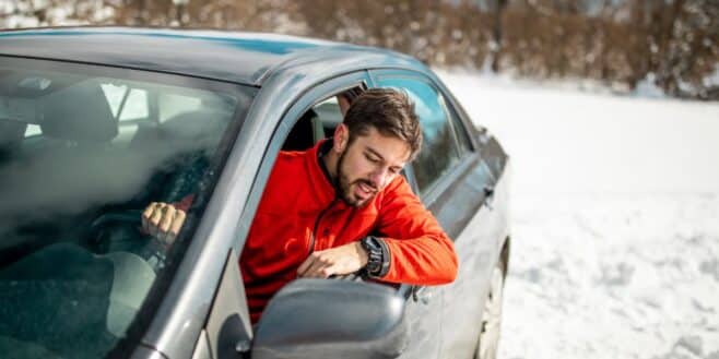 Les meilleurs réflexes à avoir si votre voiture est bloquée par la neige