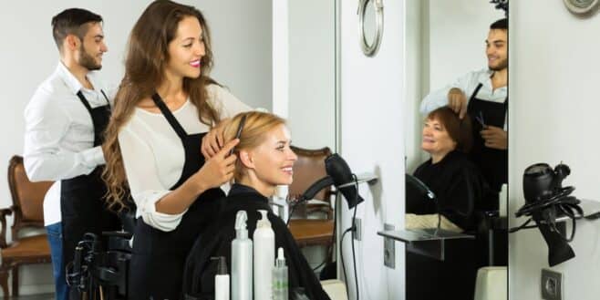 Cette coupe de cheveux à porter avec une frange pour paraître plus jeune après 40 ans