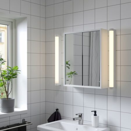 Ce meuble IKEA fait miroir mais aussi rangement à moins de 50 euros