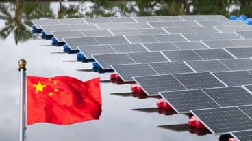 Ce nouveau système de panneaux solaires flottants lancé par la Chine résiste à des vagues de 4 mètres