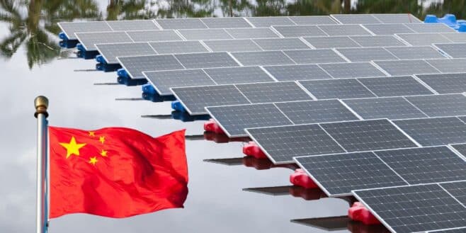 Ce nouveau système de panneaux solaires flottants lancé par la Chine résiste à des vagues de 4 mètres