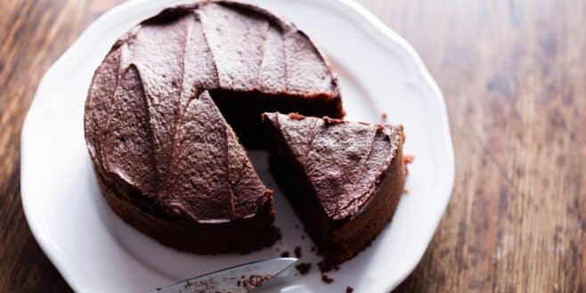 Cette recette rapide de gâteau au chocolat prête en 10 minutes va vous faire craquer