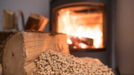 Chauffage au bois: ces astuces pour moins consommer cet hiver