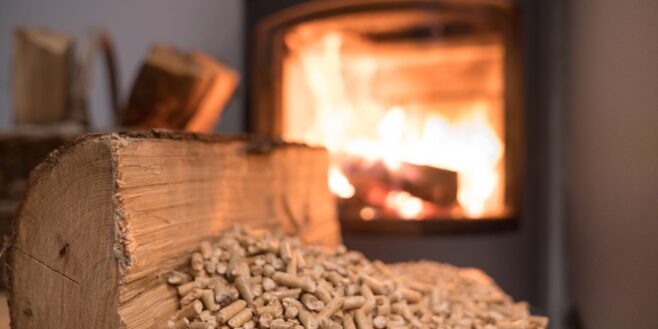 Chauffage au bois: ces astuces pour moins consommer cet hiver