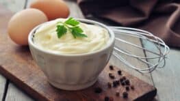 La véritable recette de mayonnaise ne contient pas cet ingrédient que tout le monde met