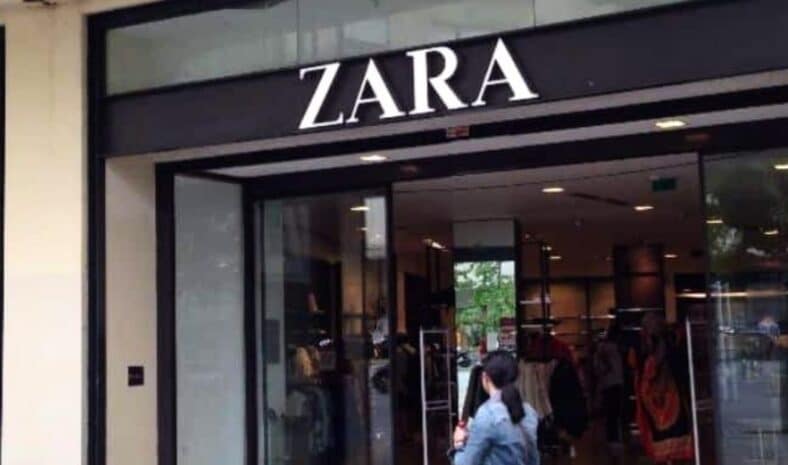 Zara lance une chemise en satin inspirée des défilés de mode qui met votre silhouette en valeur